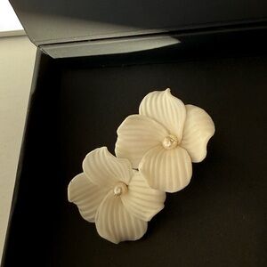Elegant Cream Floral hair pin